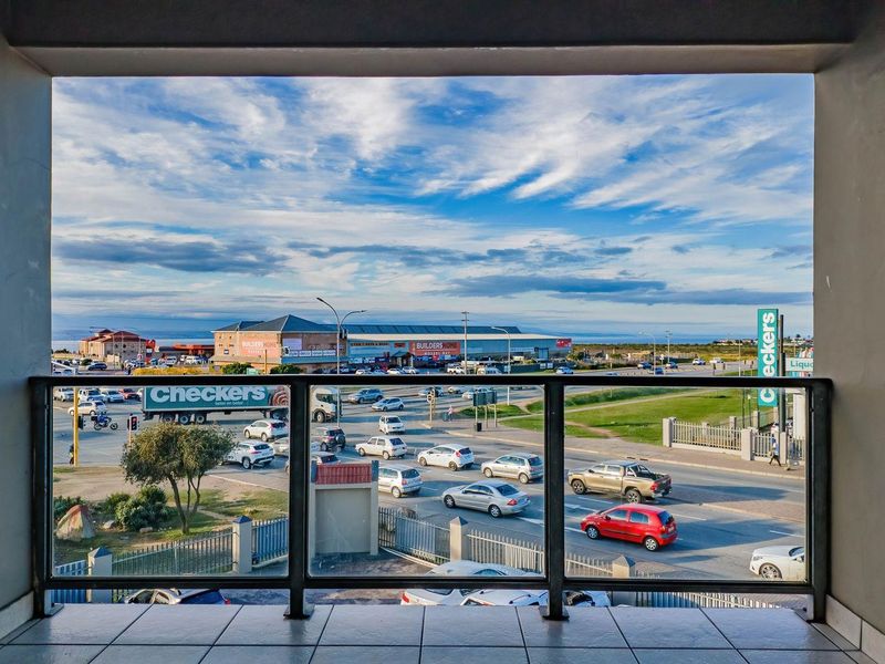 Spacious loft unit in a popular complex in the heart of Heiderand. - Photo 2