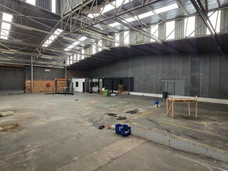 607m2 Jet Park Warehouse To Let - Photo 3
