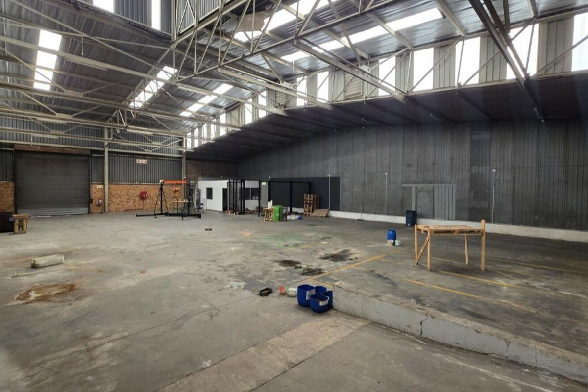 607m2 Jet Park Warehouse To Let - Photo 3