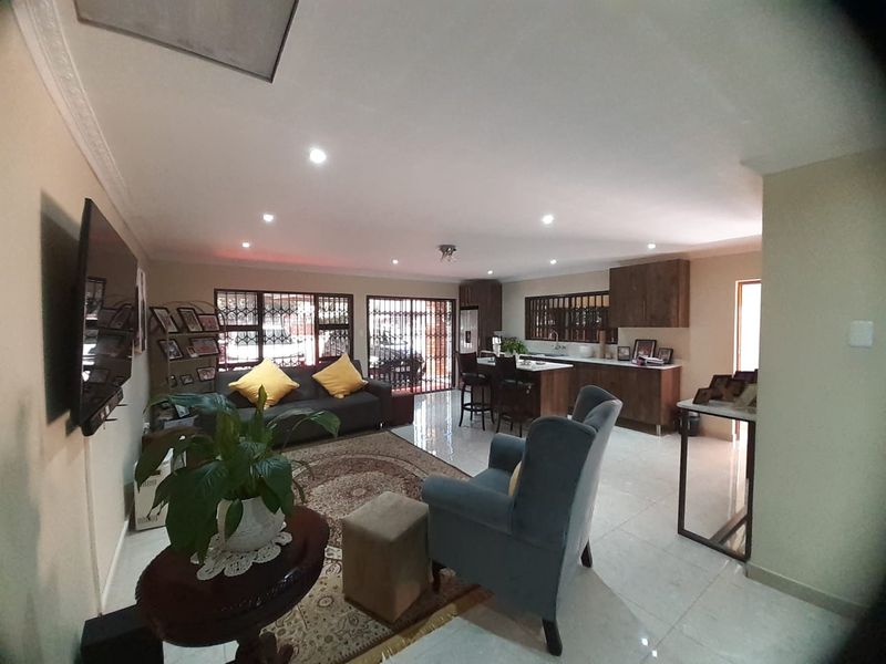 Beautiful quality modern finishes throughout this lovely home - Photo 8