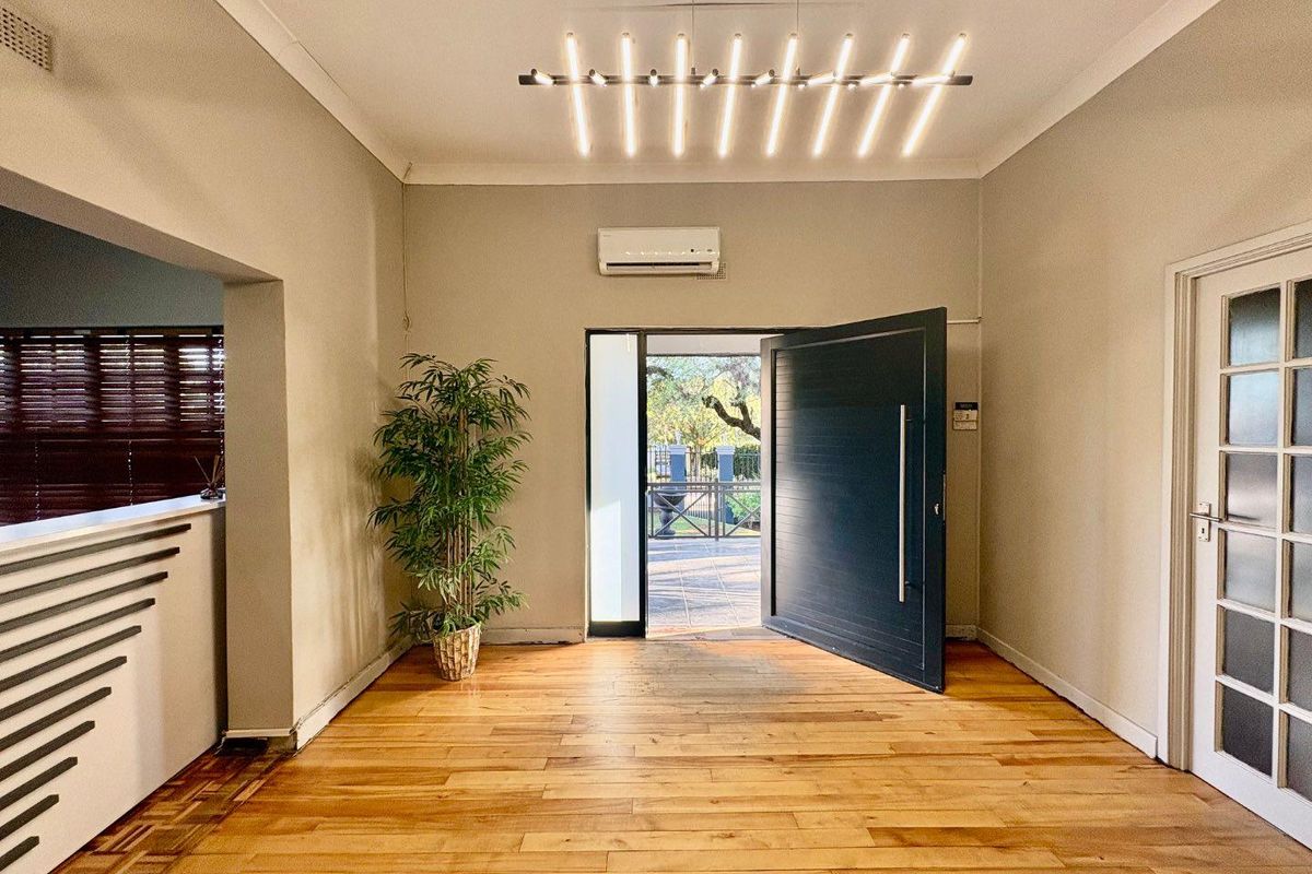 Versatile 4-Bedroom Home with Pool & Ample Parking - Photo 5