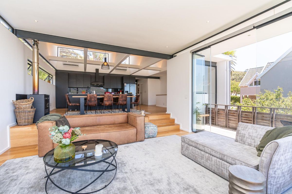 Spacious Layout Designed for Comfortable Living in Tamboerskloof - Photo 2