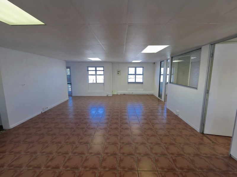107sqm First Floor Office to Rent in a secure office park, Milnerton - Photo 5