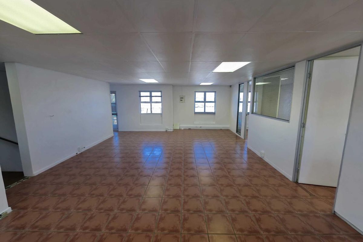 107sqm First Floor Office to Rent in a secure office park, Milnerton - Photo 5
