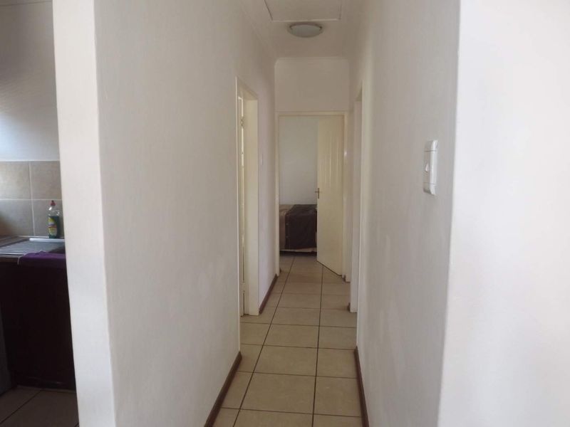 **Charming 3-Bedroom Freestanding Townhouse for Rent** - Photo 7