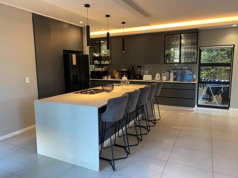 Excuiste Home For Rental in Palm Lakes Estate - Photo 3