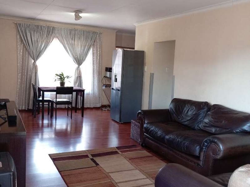 THREE BEDROOM HOUSE FOR SALE IN DAWN PARK EXT 7 - Photo 4