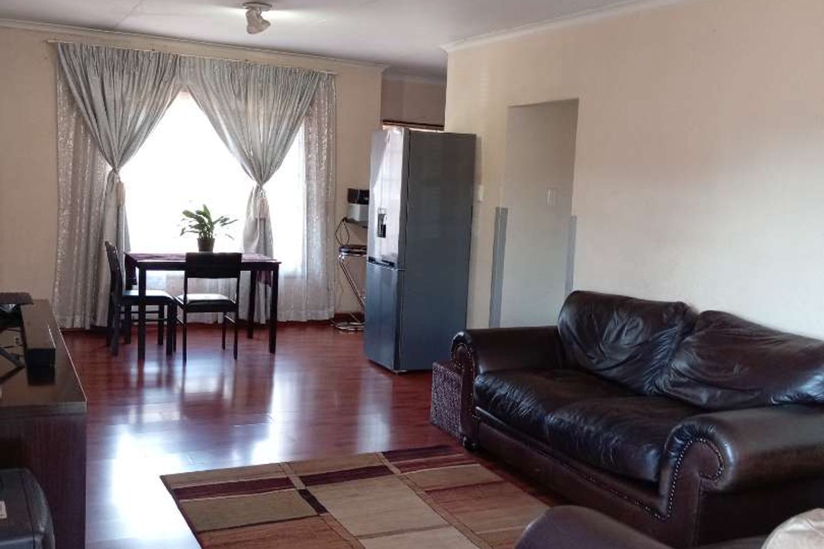 THREE BEDROOM HOUSE FOR SALE IN DAWN PARK EXT 7 - Photo 4