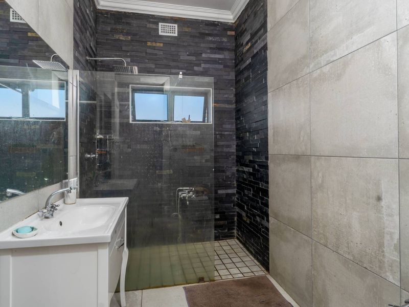 Charmimg Family home with Potential - Photo 10