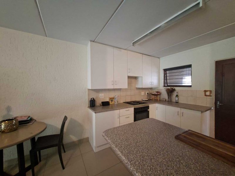 Spacious Groundfloor 2 Bedroom Apartment in low density complex - Photo 10