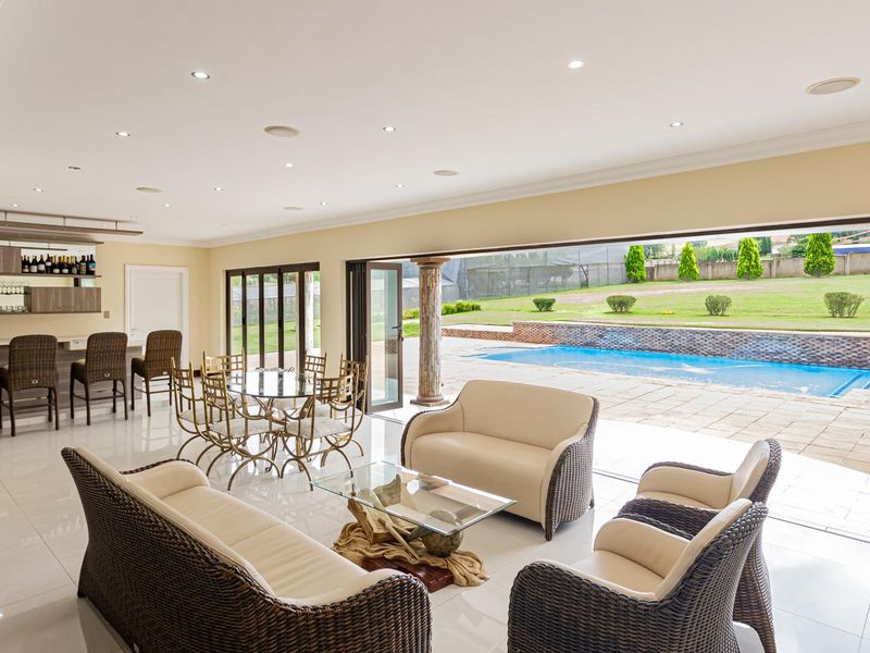 Luxurious 5-Bedroom Mansion for sale in Walkerville - Photo 9