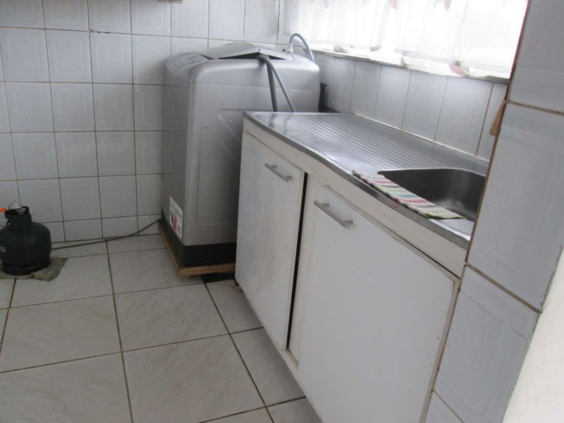 BEAUTIFUL  AND NEAT TWO BEDROOM [2] FLAT FOR SALE IN DASPOORT [PTA ] BARGAIN - Photo 5