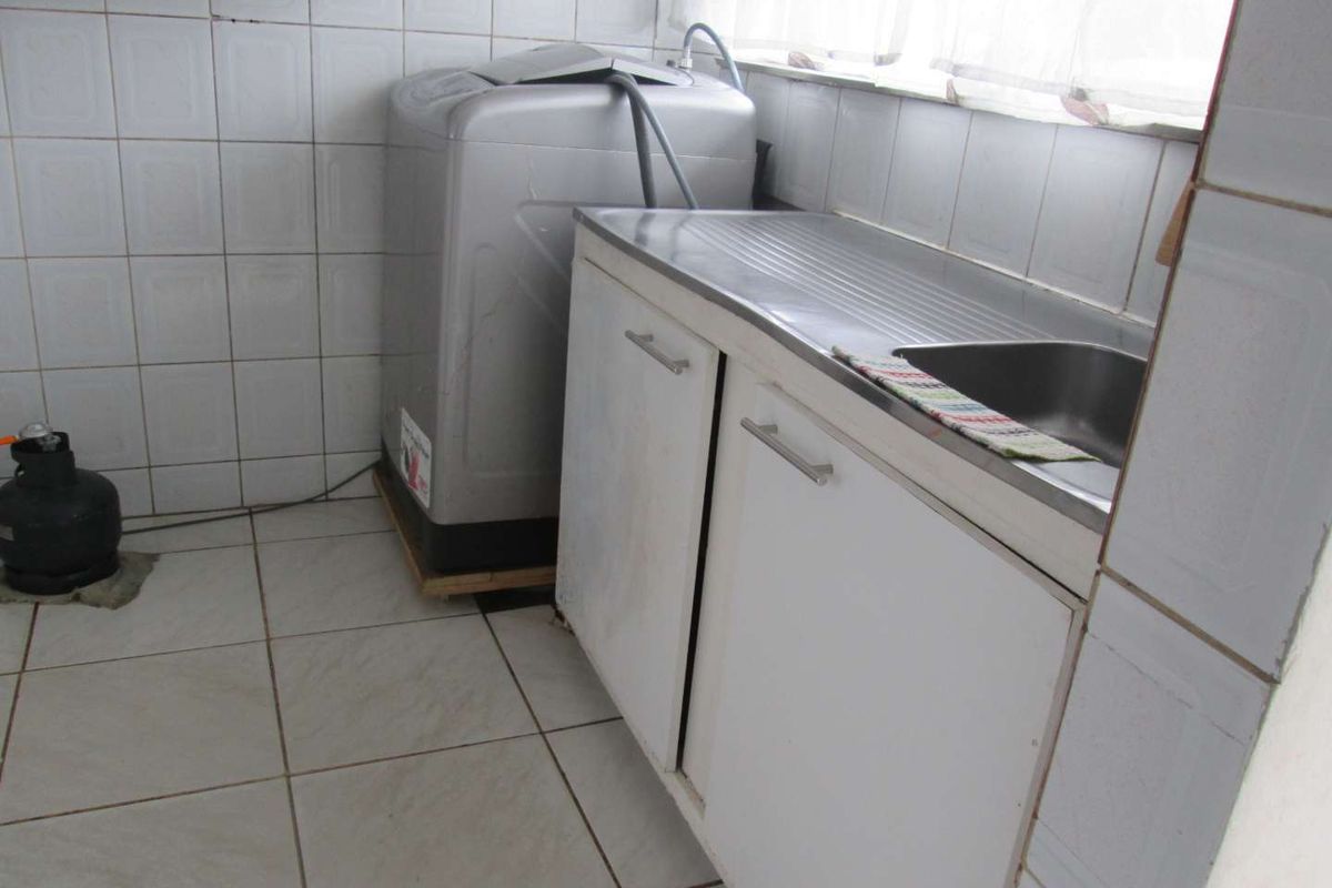 BEAUTIFUL  AND NEAT TWO BEDROOM [2] FLAT FOR SALE IN DASPOORT [PTA ] BARGAIN - Photo 5