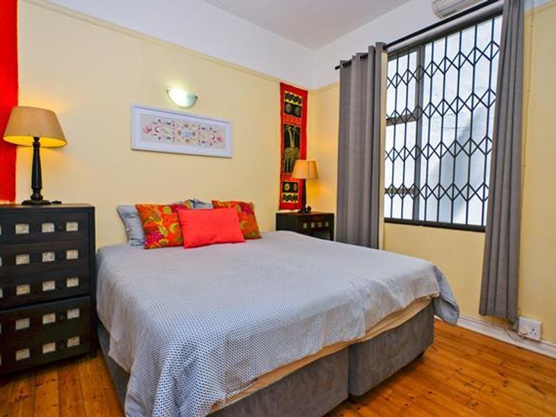 Furnished 2 bedroom with private patio - Photo 8