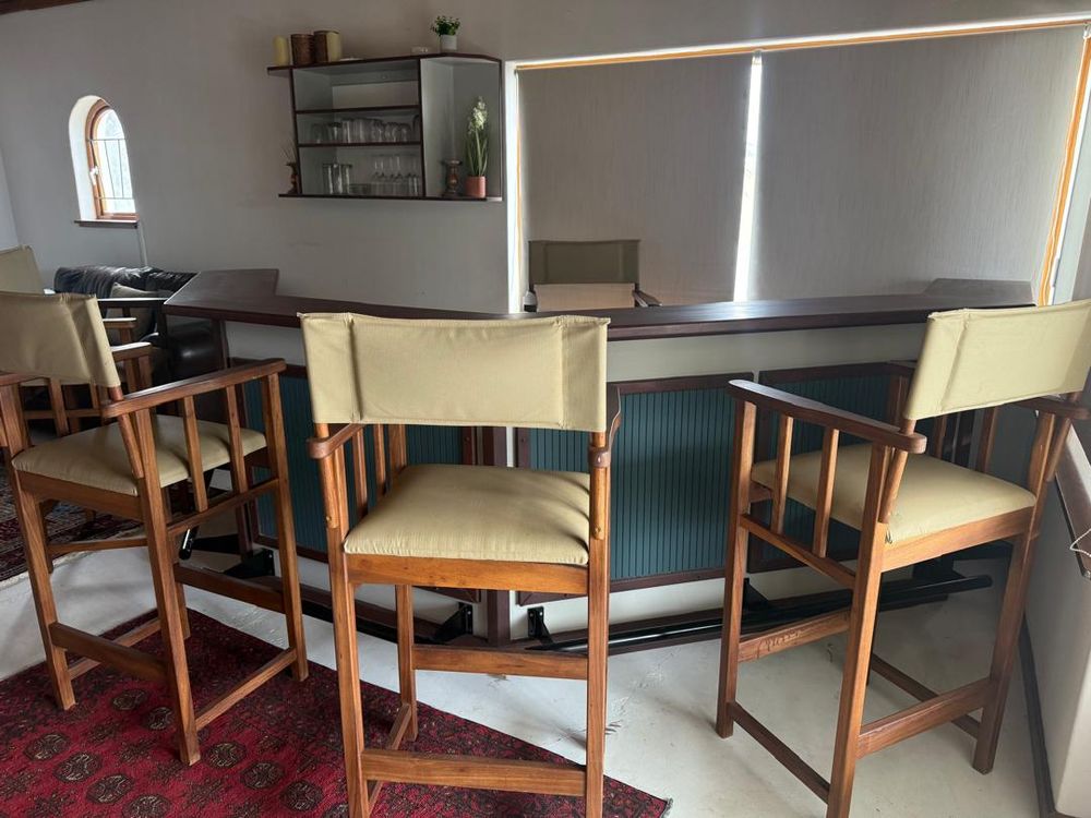 main house - Bar area