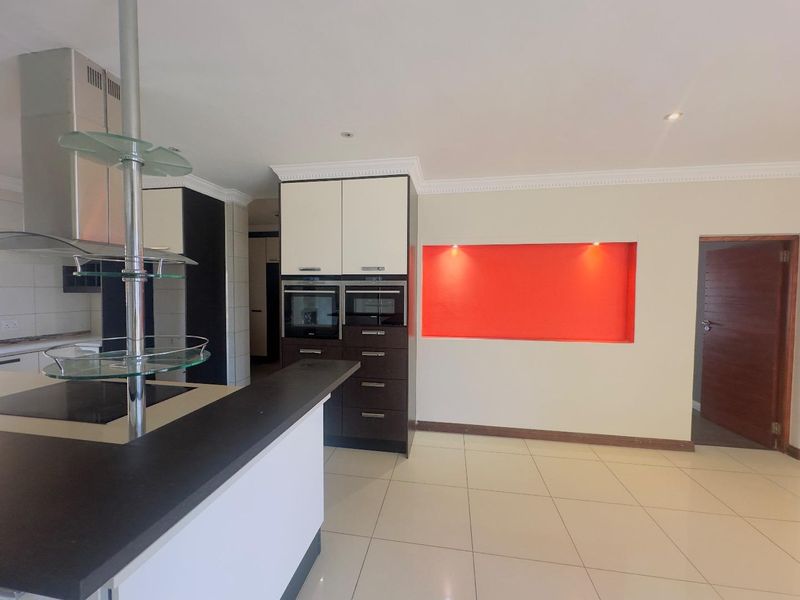 4 Bedroom House to Rent in Blue Valley Golf Estate - Photo 8