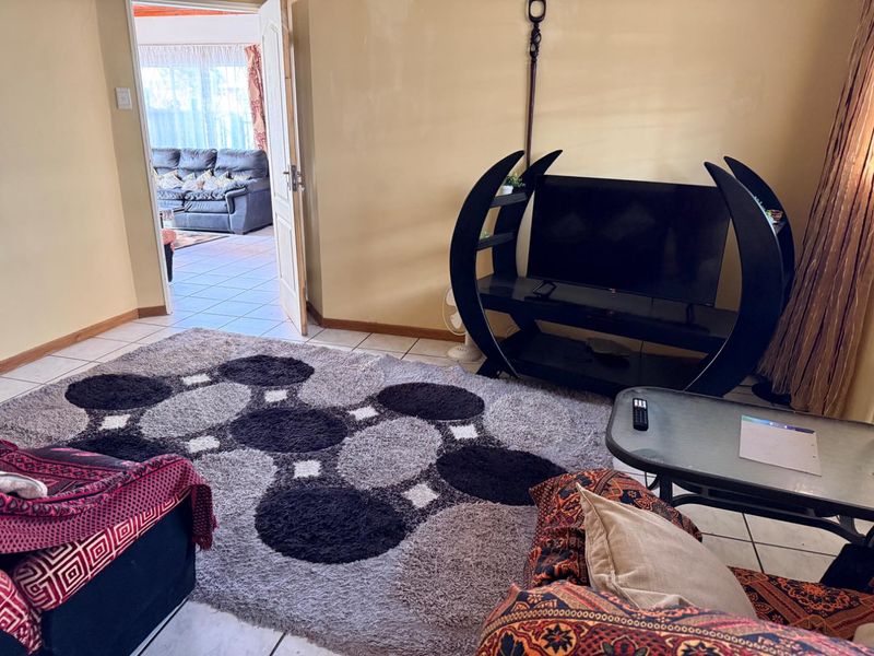 House for Sale:Khomasdal - Photo 8