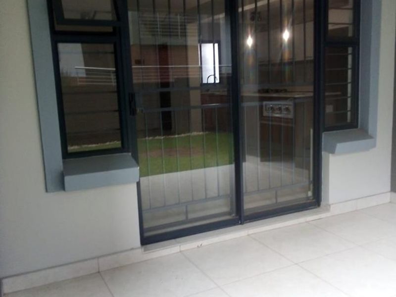 3 Bedroom Apartment for Sale in Modderfontein - Photo 2
