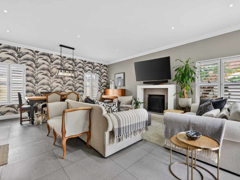 Elegant North-Facing Family Home in Quiet Cul-de-Sac - Photo 7