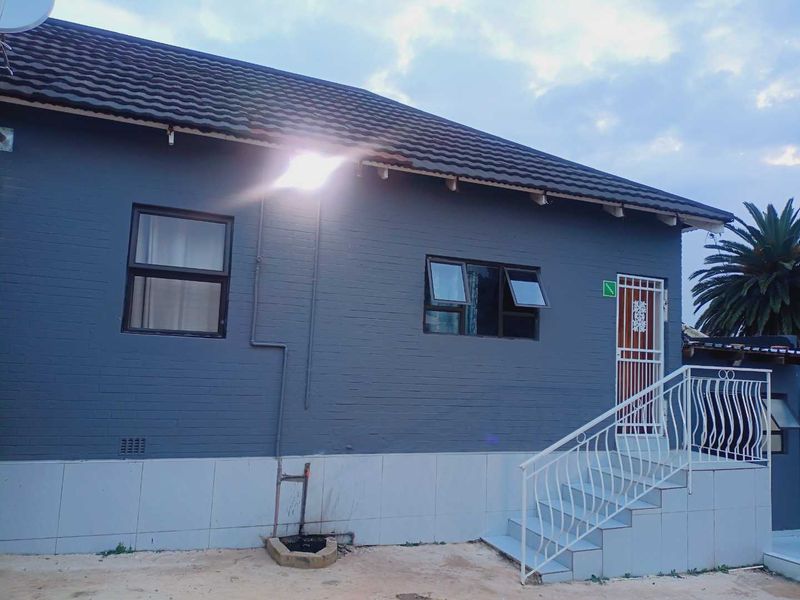 The Perfect Guest Lodge & Future Development Opportunity - Photo 3