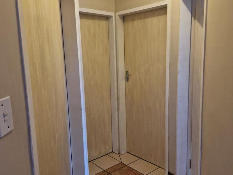 Modern 3-Bedroom Ground Floor Unit with Private Garden - Photo 8