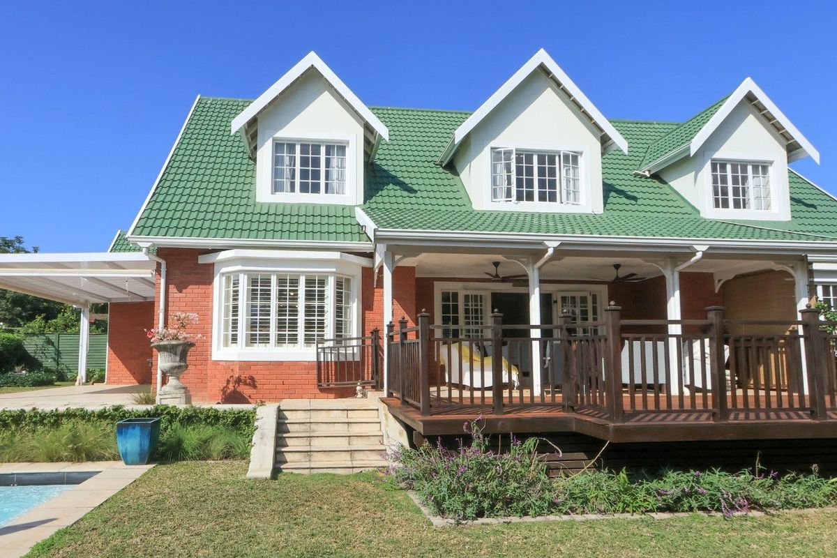 Immaculate, 4 Bedroom Family Home - Photo 2