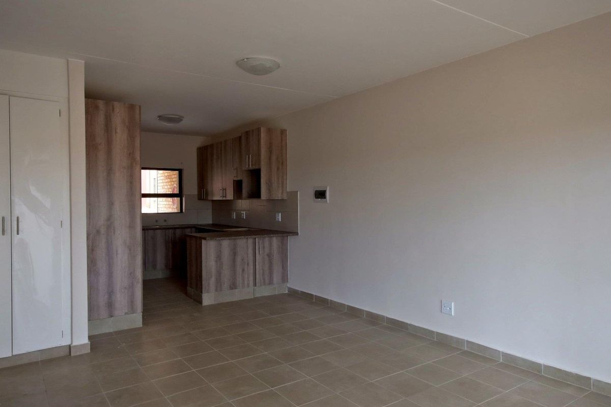 2Bed - Ground Floor Apartment - Photo 2