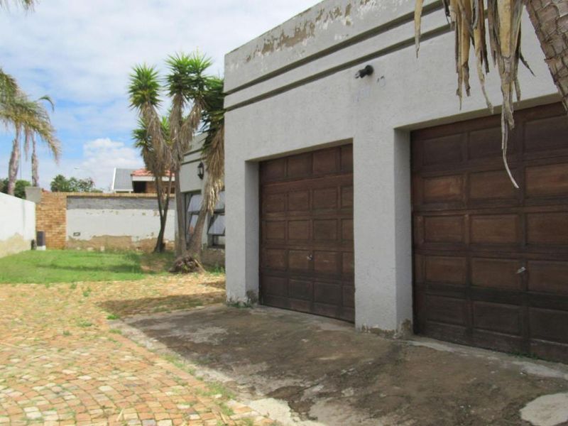 3 Bedroom House for sale in Mondeor - Photo 3