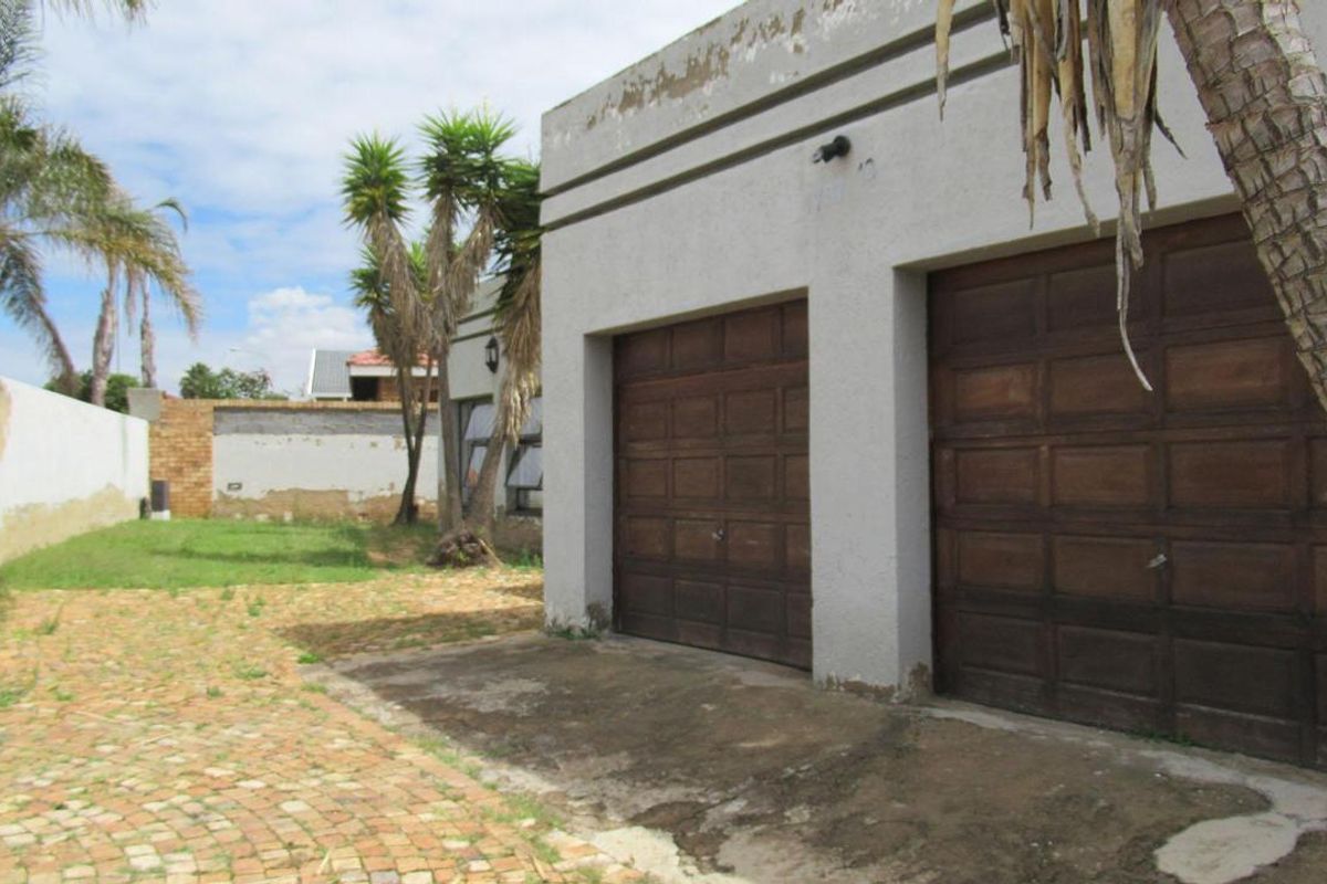 3 Bedroom House for sale in Mondeor - Photo 3
