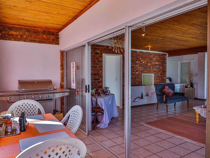Perfectly Positioned Home with Sea Views - Photo 10