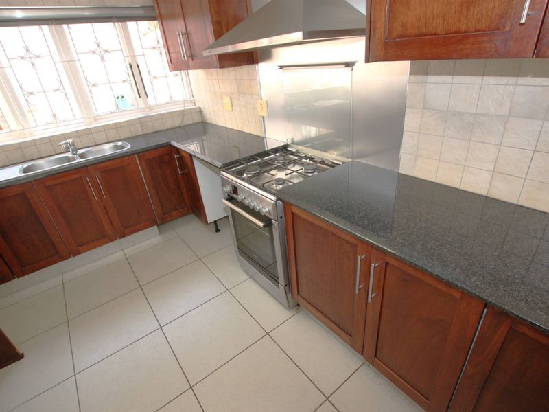 Hendra Estates - Stunning Townhouse For Rent In Prime Umhlanga Rocks! - Photo 9