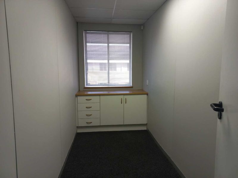 Office Park - First floor office space, available immediately! - Photo 10