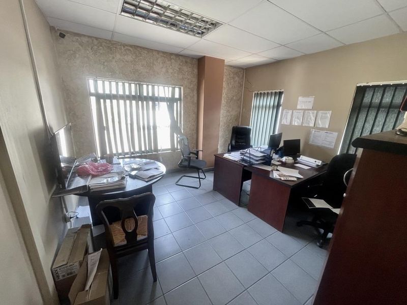 Hendra - Mini Factory / Warehouse To-Let | Red Hill - Photo 9