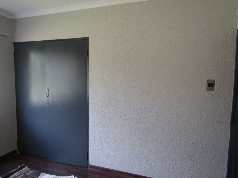Newly renovated Home with Flat Let - Photo 10