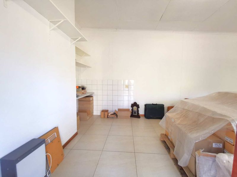 Two-storey house for sale in Klein Windhoek with stunning views - Photo 8