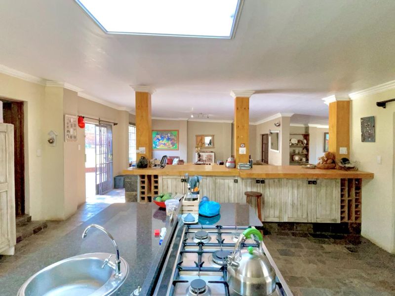 ***7ha Bushveld Property with Equestrian Facilities, Storerooms & Borehole – Kameeldrift West*** - Photo 5
