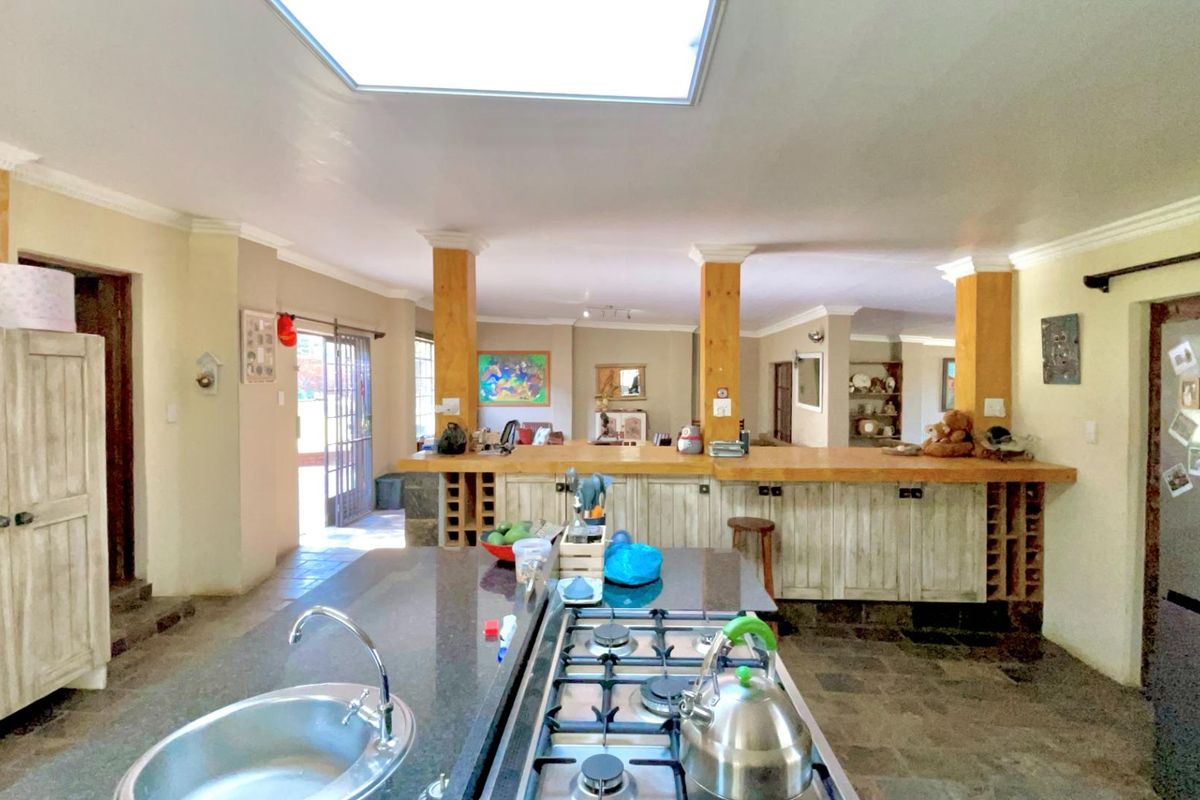 ***7ha Bushveld Property with Equestrian Facilities, Storerooms & Borehole – Kameeldrift West*** - Photo 5