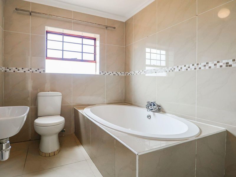 Townhouse Pride - Photo 4