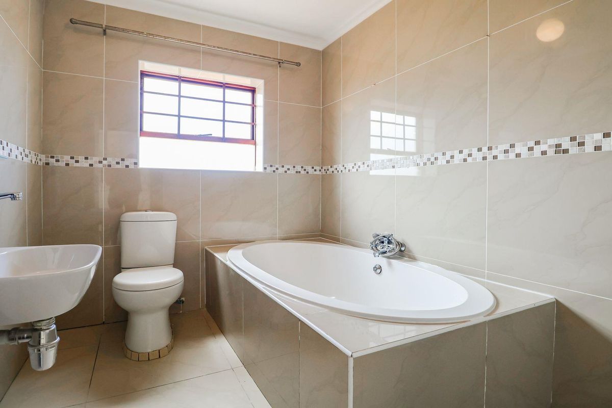 Townhouse Pride - Photo 4