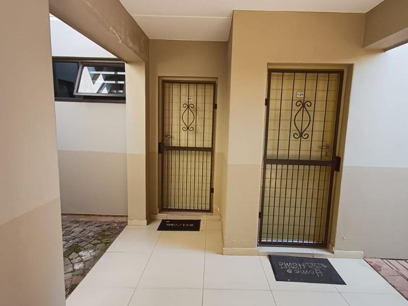 Chic Norton Park flat with open plan living - Photo 1