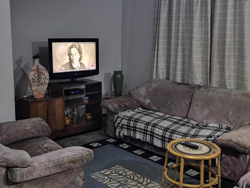 Explore this Flexible 2-Bedroom Home in Prime Spot! - Photo 7