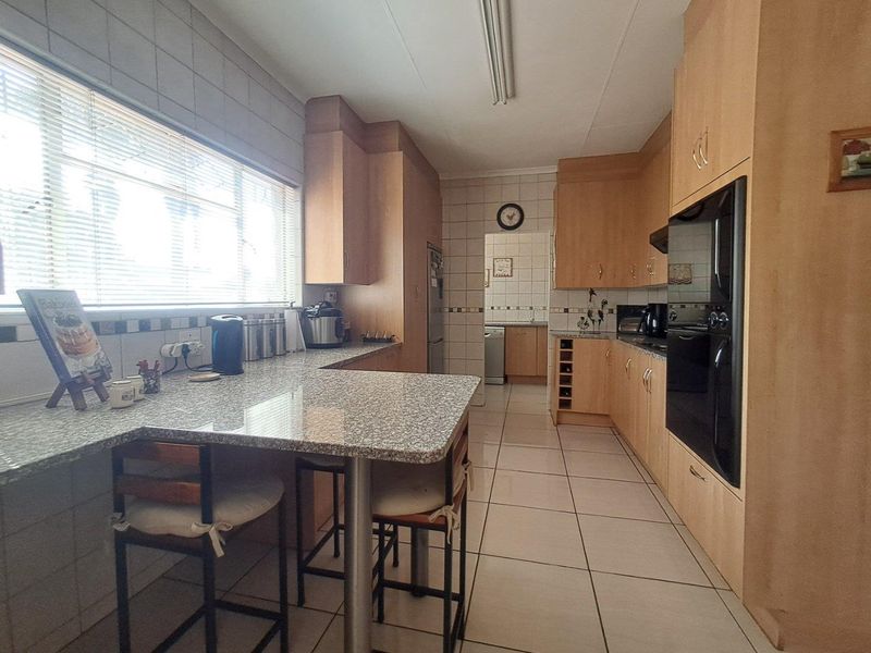 4 Bedroom House for Sale with Flatlet in Randhart - Photo 9