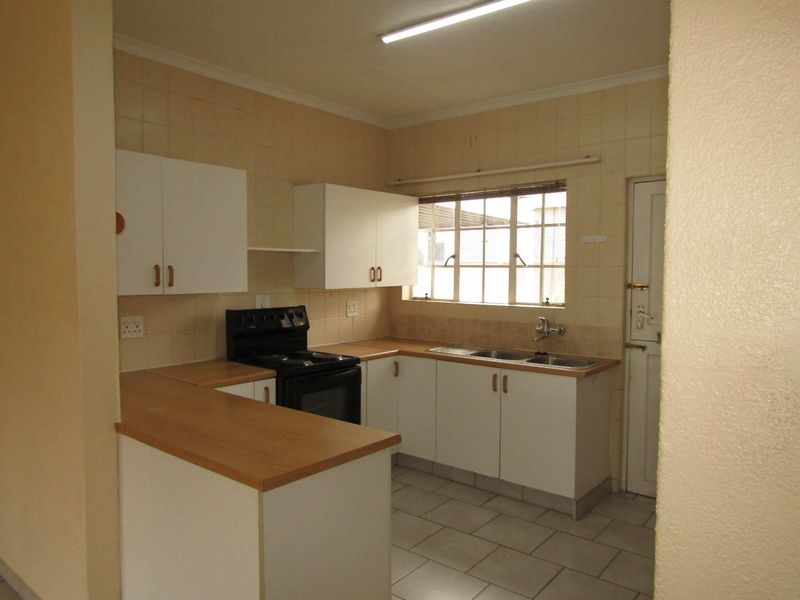 Charming two bedroom life rights home for the elderly. - Photo 3