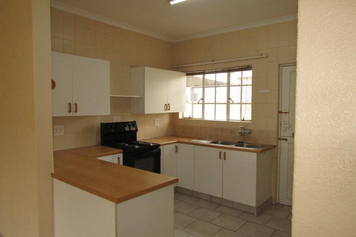 Charming two bedroom life rights home for the elderly. - Photo 3