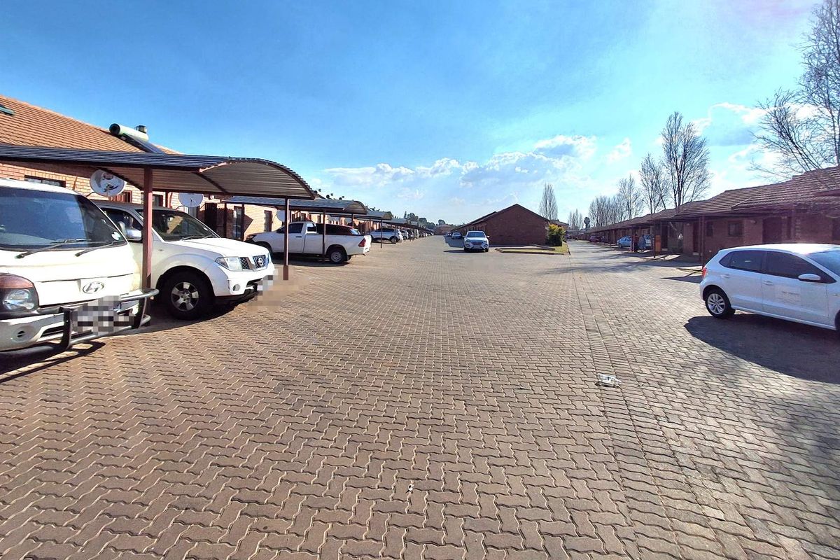 Three bedrooms Townhouse for sale in Orchards at Orchards Village - Photo 2