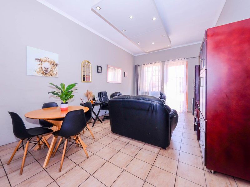 New Release! Kingsley Place in Saxonwold. - Photo 2