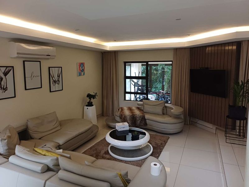 Modern 4 Bedroom House in Willowbrook - Photo 8