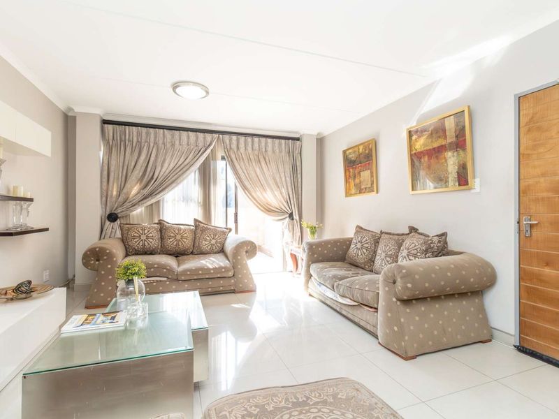 Bright 3-Bedroom Unit with Private Garden and Inverter!! - Photo 2