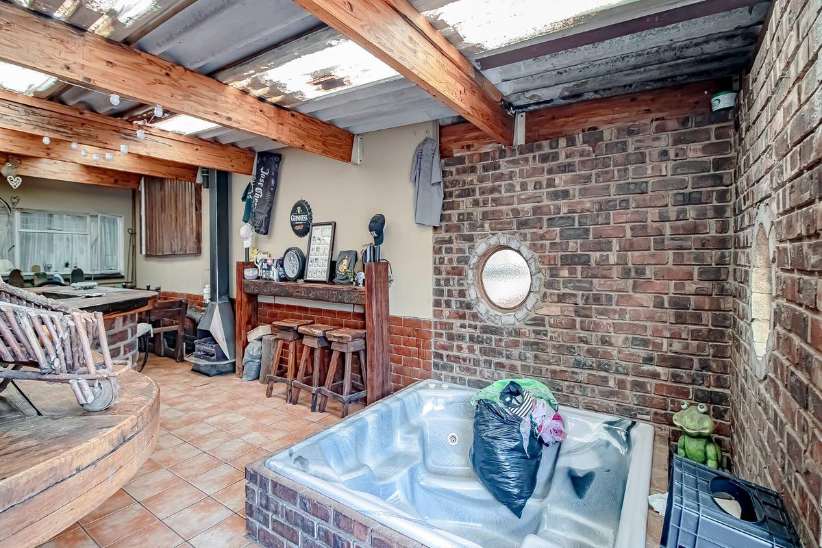 Spacious Home with a flatlet and pool. - Photo 5