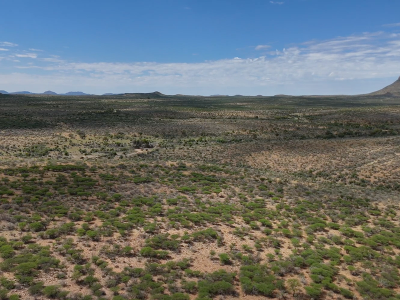 This 560-hectare plot of land is situated in a prime location between the old airport road and the new airport road. - Photo 4